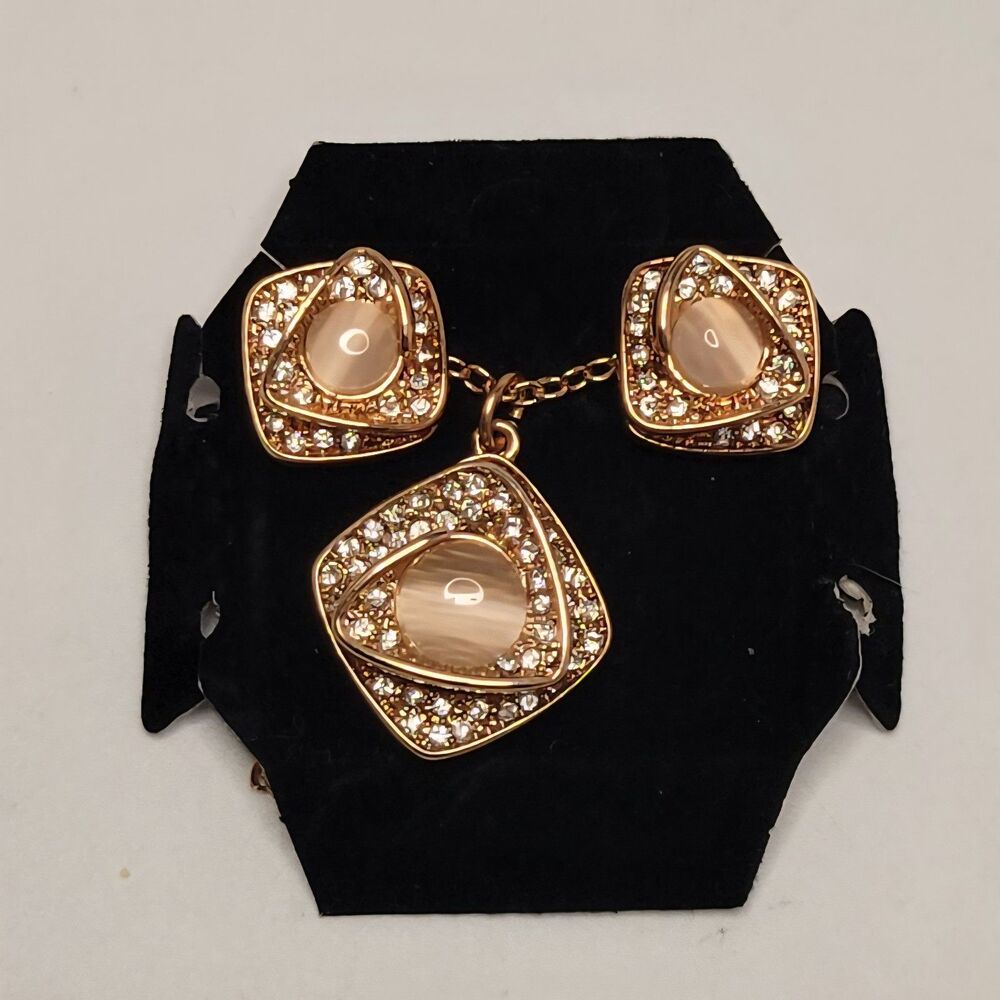 New! Jewelry Set - Picture 5 of 8
